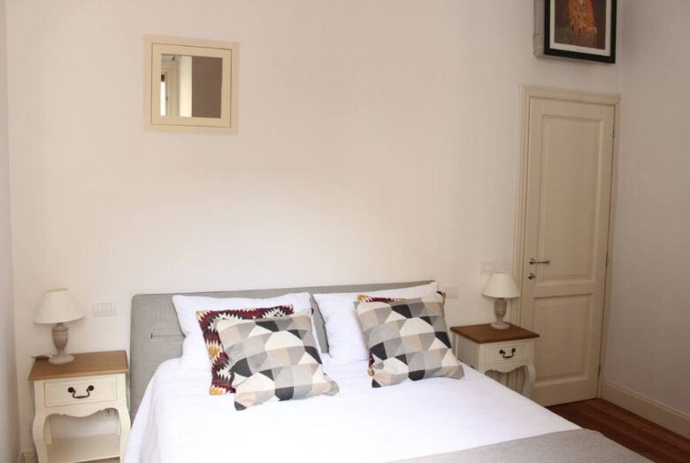 Chic Apartment Steps from the Duomo - Florence - Florence, Italy