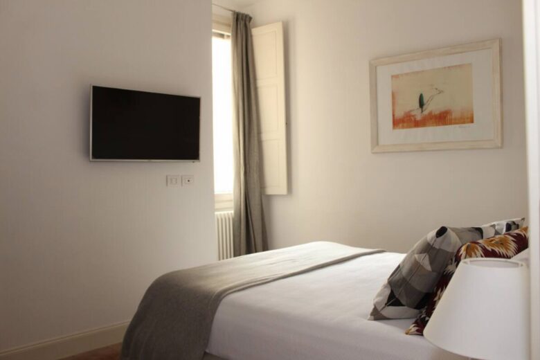Chic Apartment Steps from the Duomo - Florence - Florence, Italy