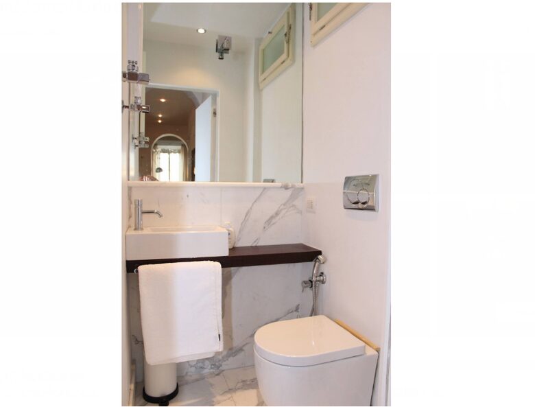 Chic Apartment Steps from the Duomo - Florence - Florence, Italy