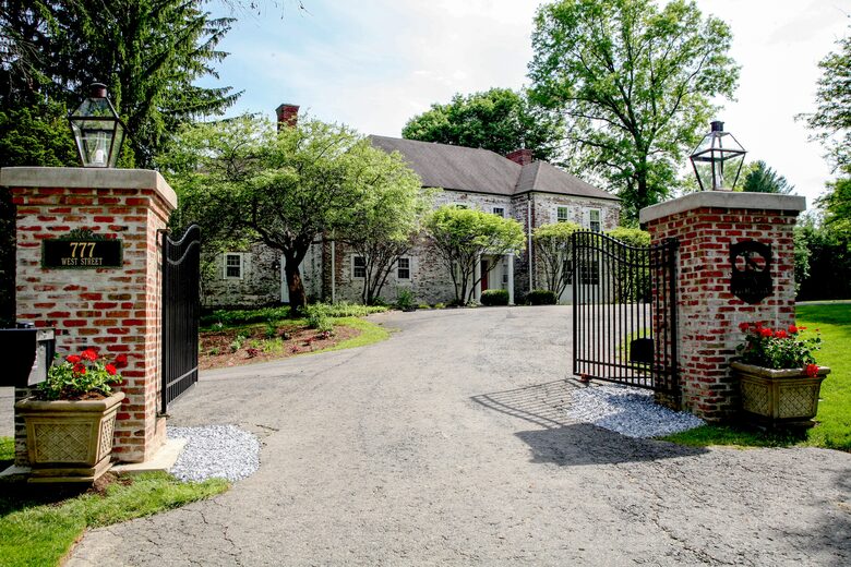 Luxury Berkshire Country Estate on 21 Acres - Pittsfield, Massachusetts