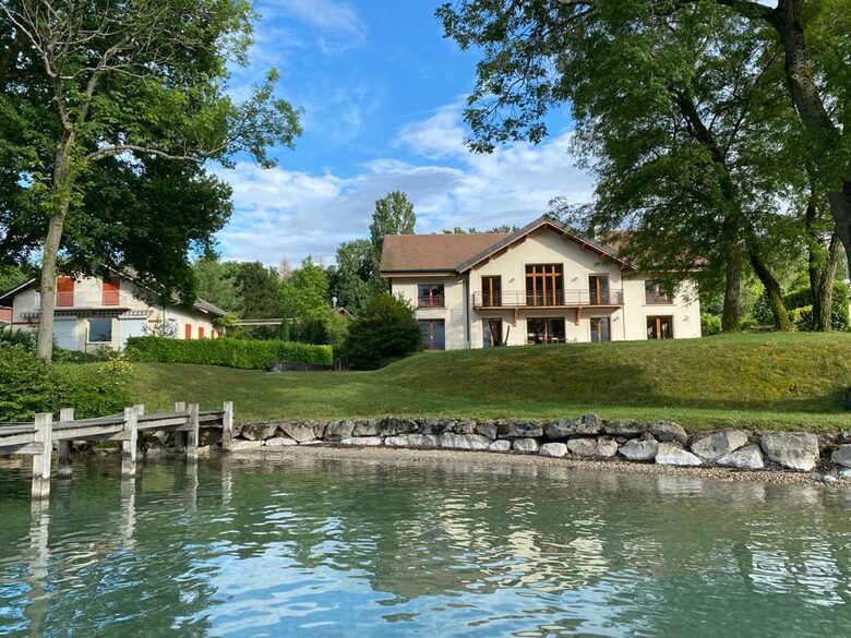 Lake Geneva frontlake House & Private Beach - Nernier, France