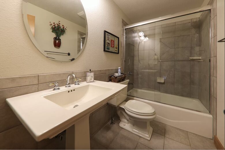 Elk Circle Luxury Mountain Home - Close to all Summit County Skiing! - Dillon, Colorado