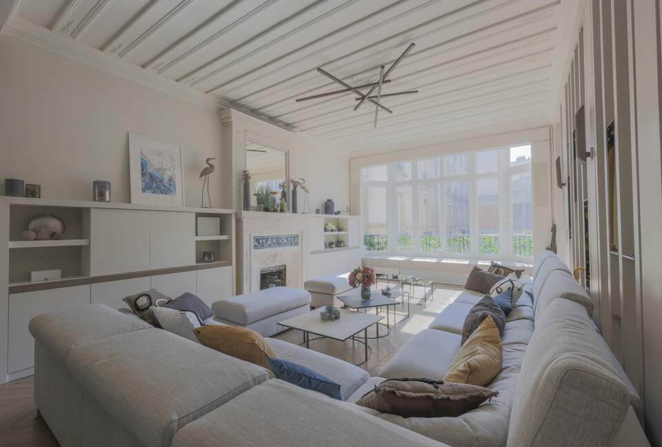 Elegant 5th Arrondissement Apartment (R) - Paris, France