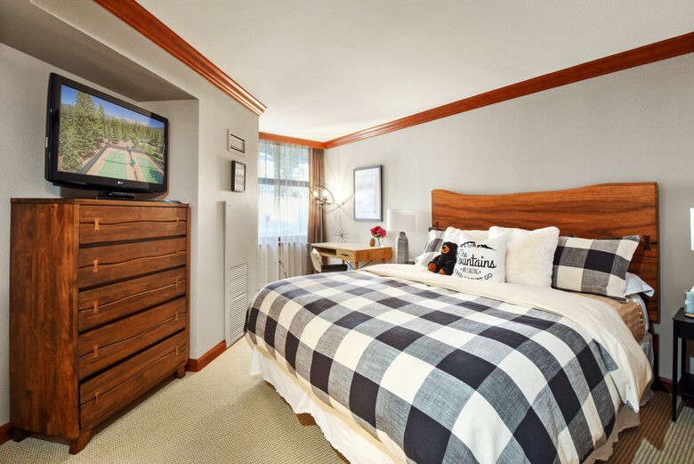 Ski-in/out - Everline Resort (formerly Resort at Squaw Creek) - Olympic Valley, California