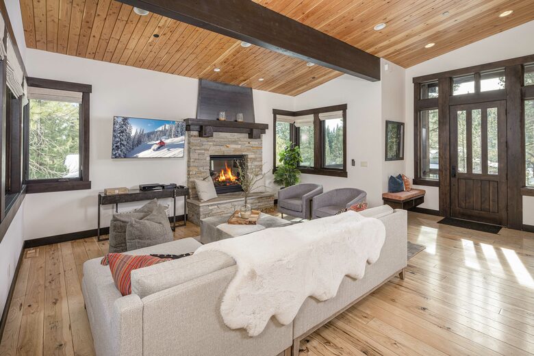 Lavish & Modern Alpine Escape | Near Golf & Skiing - Truckee, California