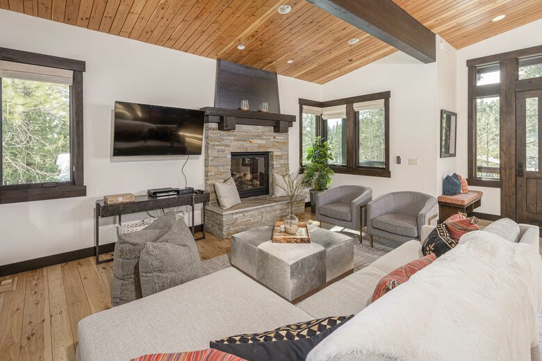 Lavish & Modern Alpine Escape | Near Golf & Skiing - Truckee, California