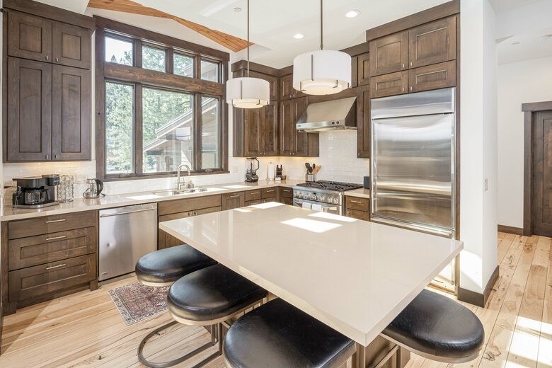 Lavish & Modern Alpine Escape | Near Golf & Skiing - Truckee, California