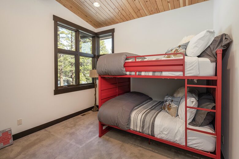 Lavish & Modern Alpine Escape | Near Golf & Skiing - Truckee, California