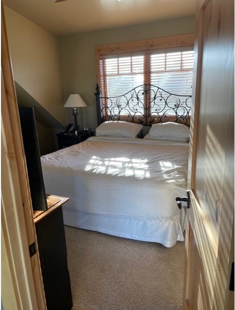 Sage Canyon Luxury 2BR Cabin - Powell Butte, Oregon