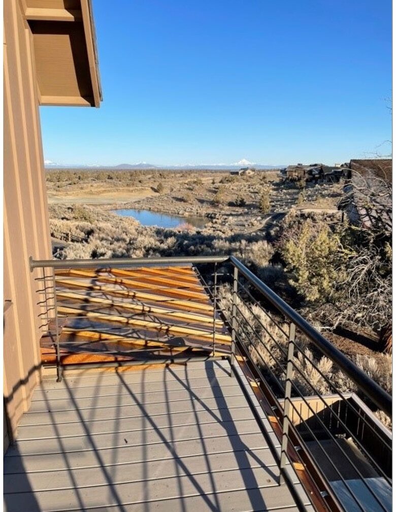 Sage Canyon Luxury 2BR Cabin - Powell Butte, Oregon