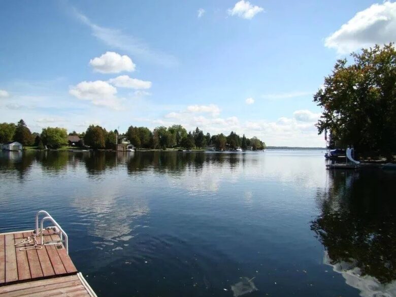 Kawartha Luxury Waterfront Home with Live-In Boathouse! - Fenelon Falls, Canada