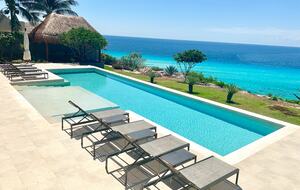 Private cliffside heated pool with views of Cancun