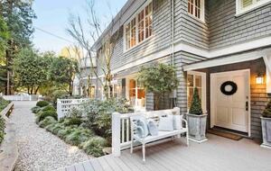 Home exchange in Mill Valley CA, front patio with bench seating