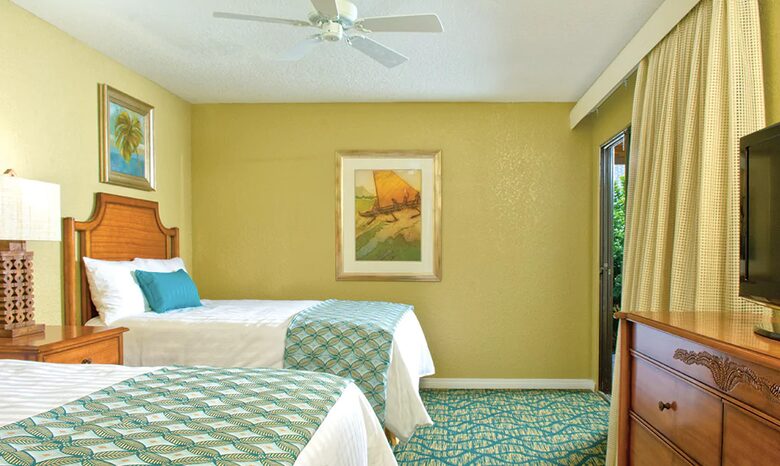 Home exchange at Wyndham Ka'Eo Kai, bedroom with 2 double beds