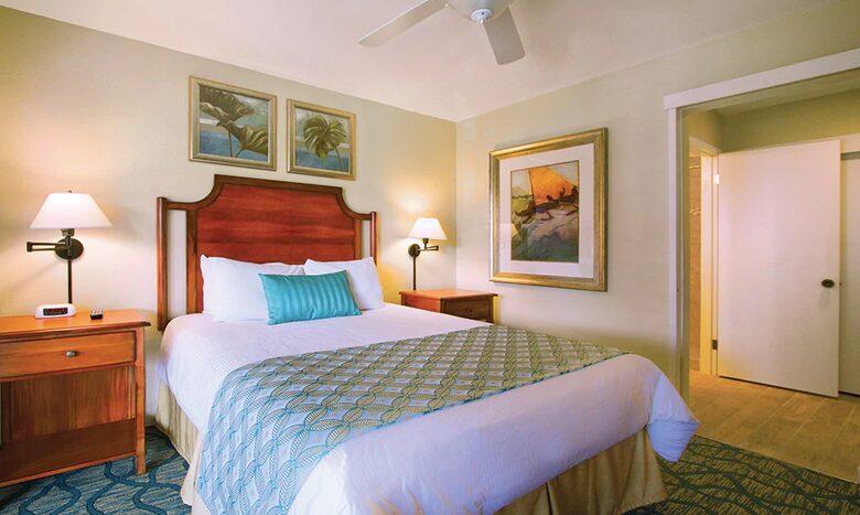 Home exchange at Wyndham Ka'Eo Kai, bedroom with king bed