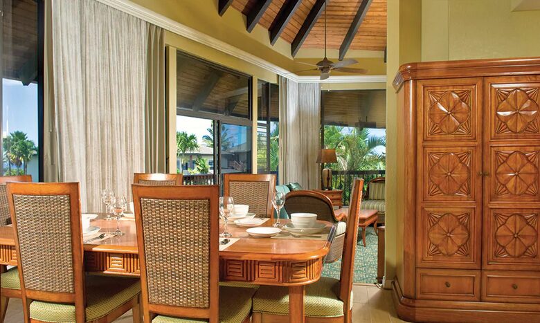 Home exchange at Wyndham Ka'Eo Kai, dining area with table for 6