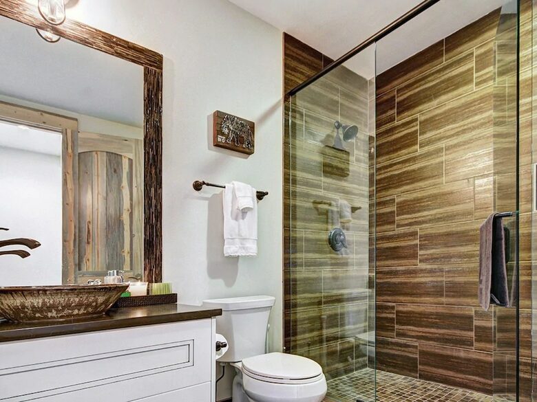 Home exchange in Breckenridge CO, guest bathroom & glass door shower