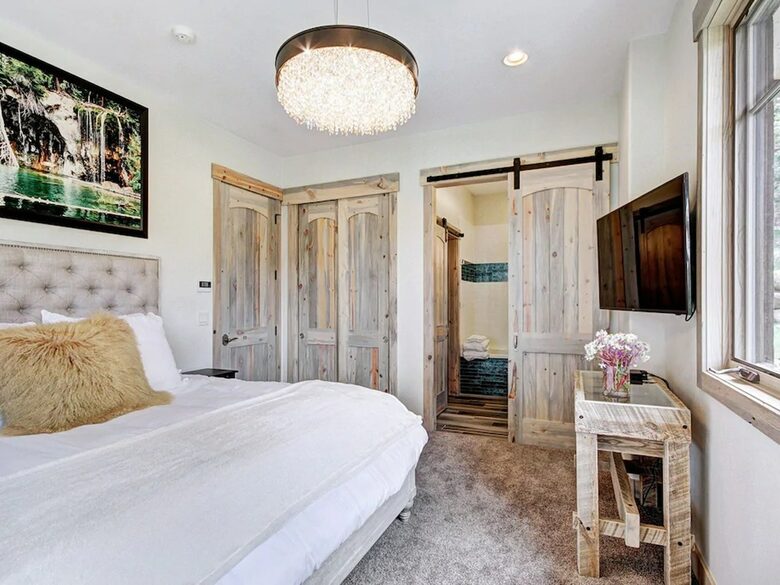 Home exchange in Breckenridge CO, master bedroom with king-size bed