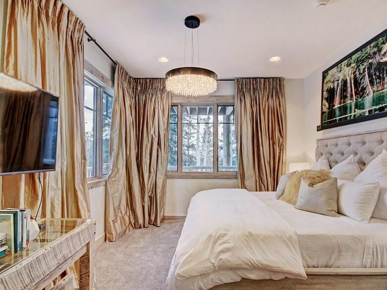 Home exchange in Breckenridge CO, master bedroom with king-size bed