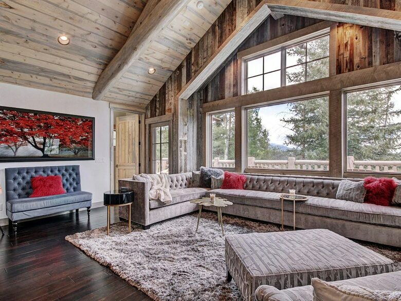 Home exchange in Breckenridge CO, living room with oversized sectional