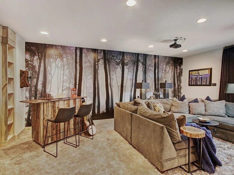 Home exchange in Breckenridge CO, secret media room with sectional
