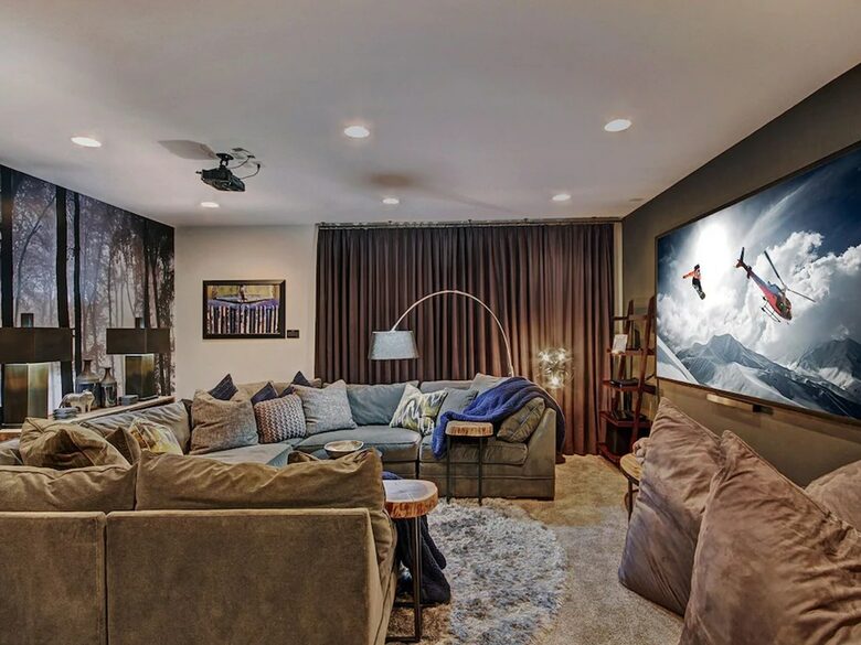 Home exchange in Breckenridge CO, secret media room with projector