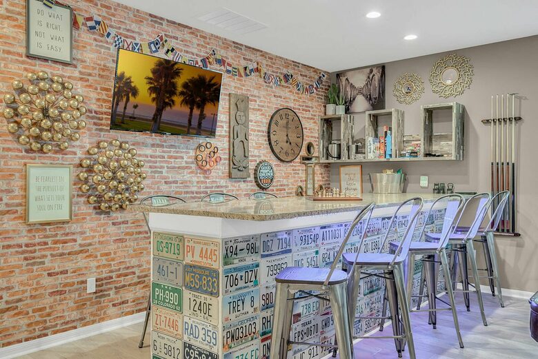 Home exchange in Kissimmee FL, full-size loft bar that seats 5