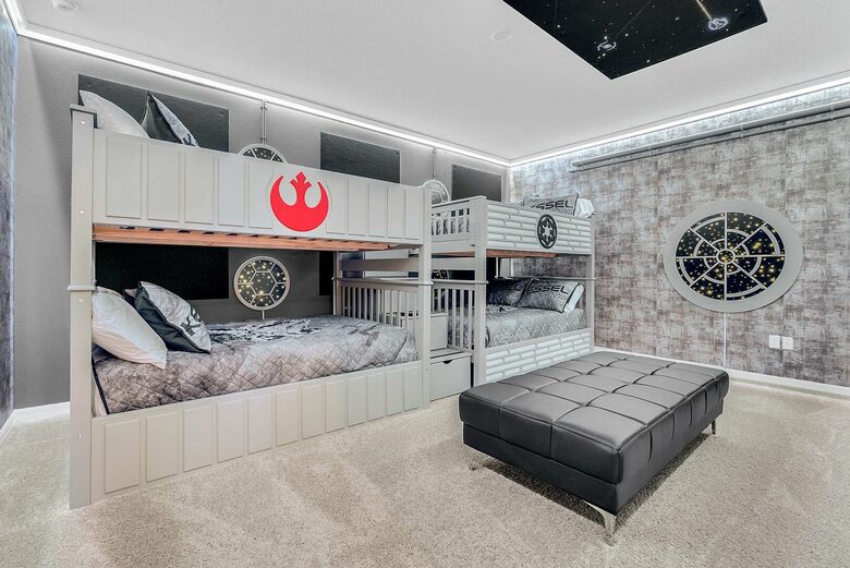 Home exchange in Kissimmee FL, Star Wars room with 4 full beds