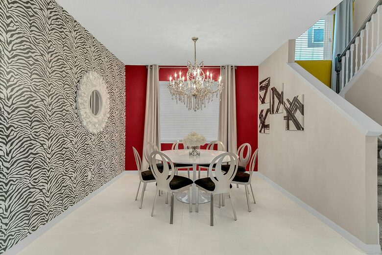 Home exchange in Kissimmee FL, dining room with round table for 8