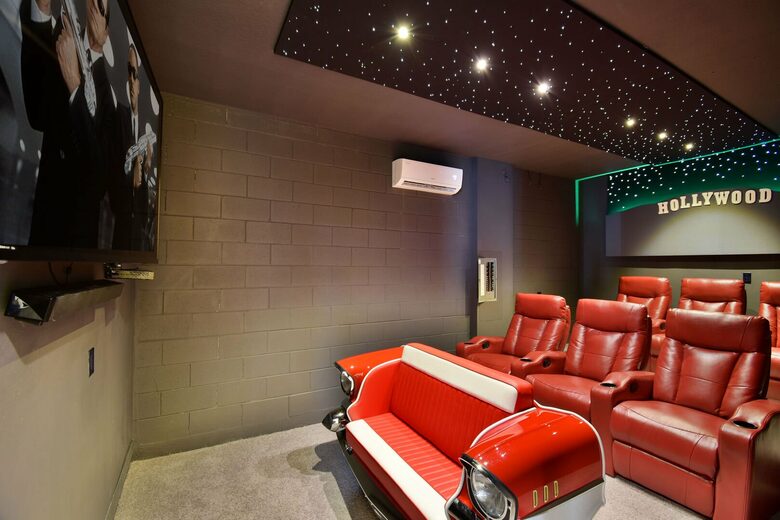 Home exchange in Kissimmee FL, drive-in themed movie room