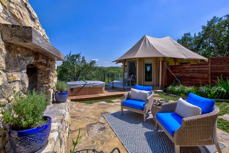 Firesong Ranch and Glamping - The Casita and Ndotto - Spicewood, Texas