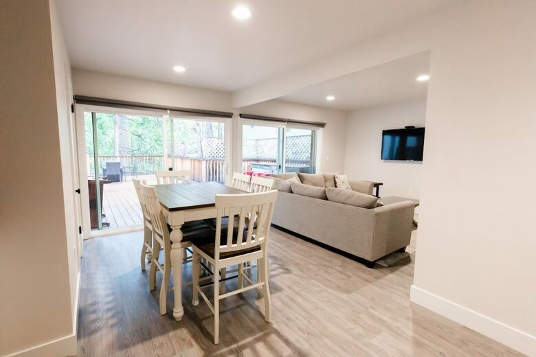 Home exchange in Bass Lake CA, lower level living area