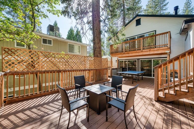Home exchange in Bass Lake CA, multi-level deck with seating