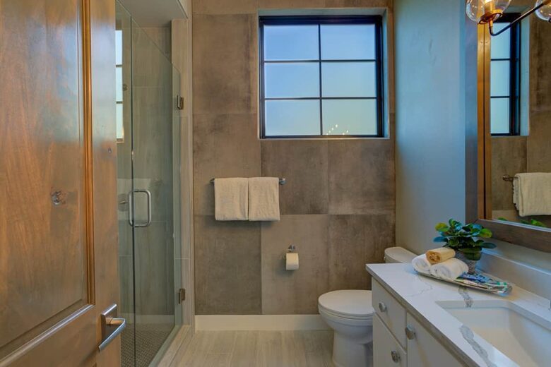 Home exchange in Spicewood TX, master bathroom with walk-in shower
