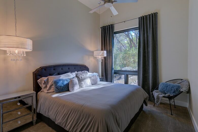 Home exchange in Spicewood TX, guest bedroom with king-sized bed