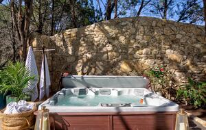 Home exchange in Spicewood TX with 4-person ThermoSpa hot tub