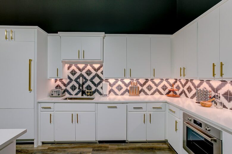 Home exchange in Spicewood TX, modern kitchen with high-end appliances