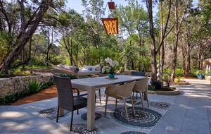 Home exchange in Spicewood TX, outdoor dining area
