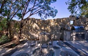 Home exchange in Spicewood TX with outdoor kitchen