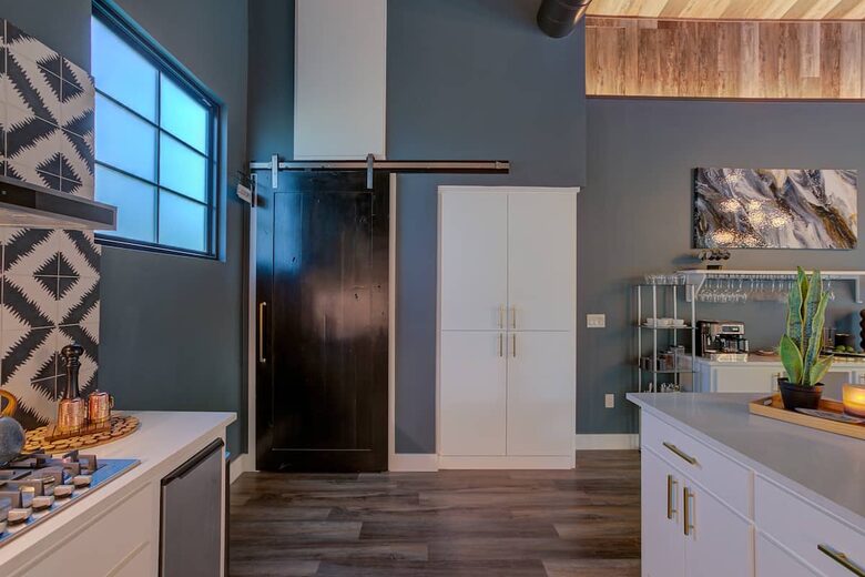 Home exchange in Spicewood TX, washer and dryer in kitchen