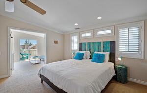 Intercambio de casas en Oxnard (California), dormitorio principal con cama king size