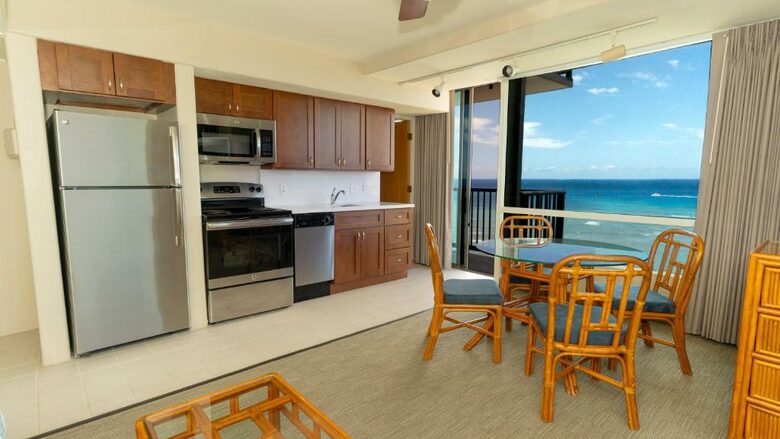 Home exchange in Honolulu HI, Koa Suite kitchen open to lanai