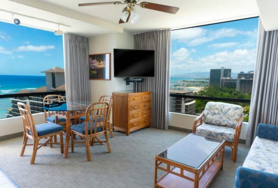 Home exchange in Honolulu HI, Koa Suite living room with TV & seating