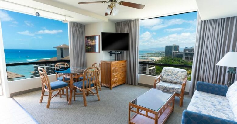 Home exchange in Honolulu HI, Koa Suite living room with TV & seating