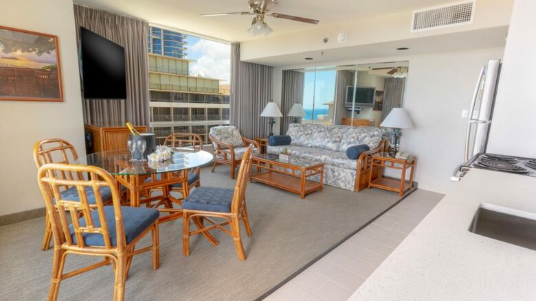 Home exchange in Honolulu HI, Koa Suite main living area