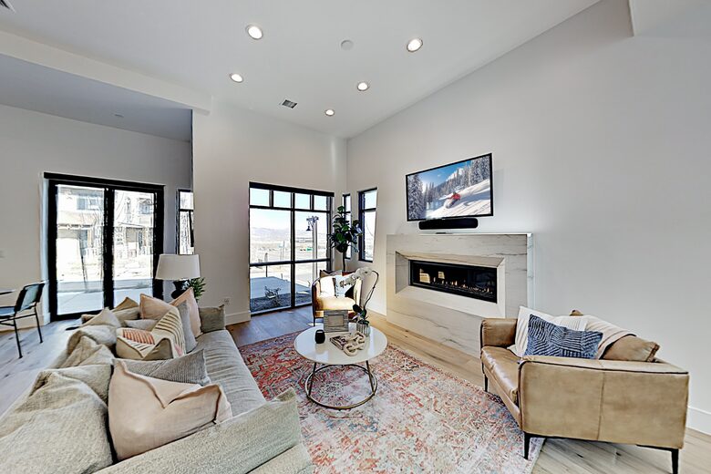 Designer Gem | Hot Tub & Bonus Room | Walk to Lift - Park City, Utah