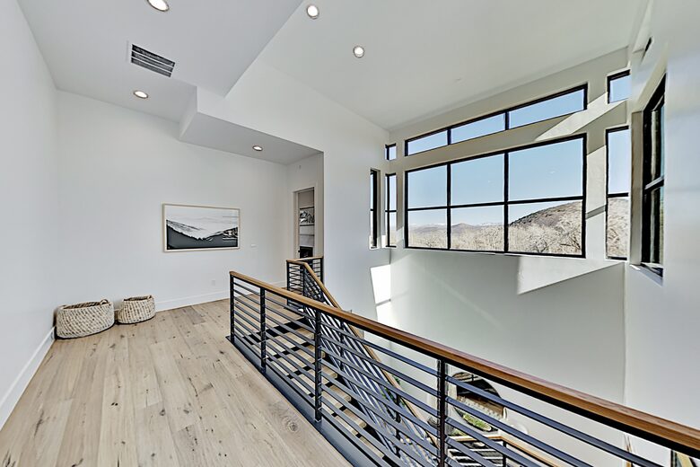 Designer Gem | Hot Tub & Bonus Room | Walk to Lift - Park City, Utah