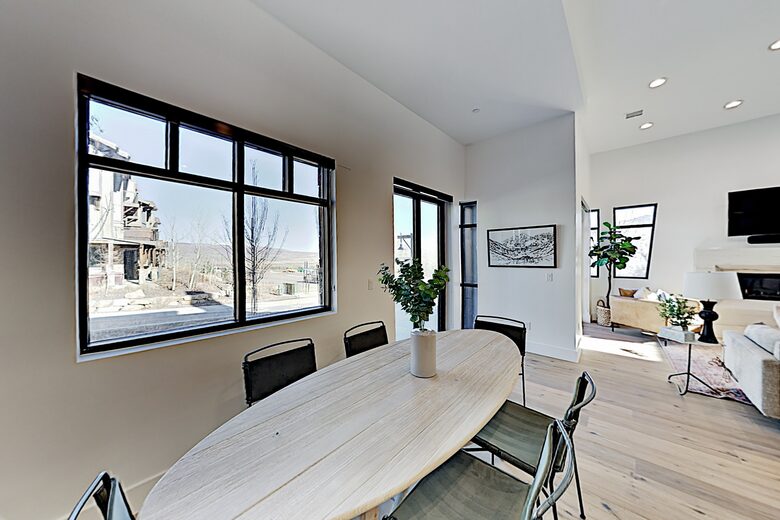 Designer Gem | Hot Tub & Bonus Room | Walk to Lift - Park City, Utah