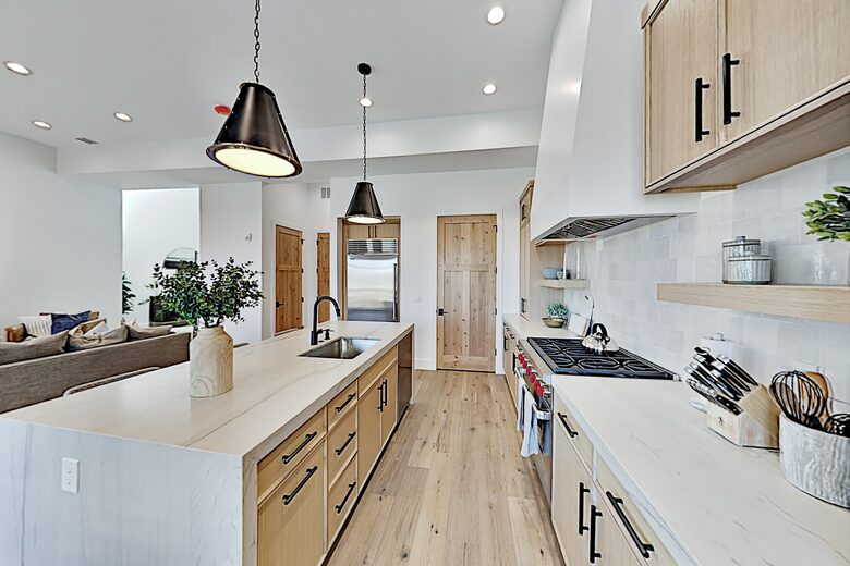 Designer Gem | Hot Tub & Bonus Room | Walk to Lift - Park City, Utah