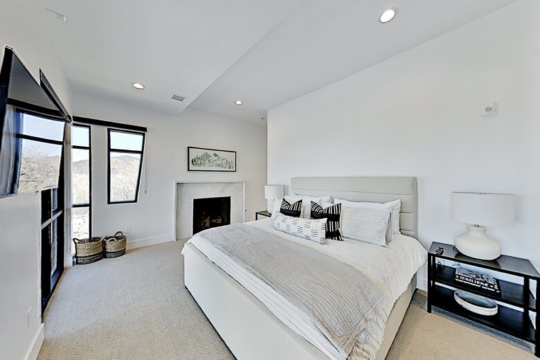 Designer Gem | Hot Tub & Bonus Room | Walk to Lift - Park City, Utah